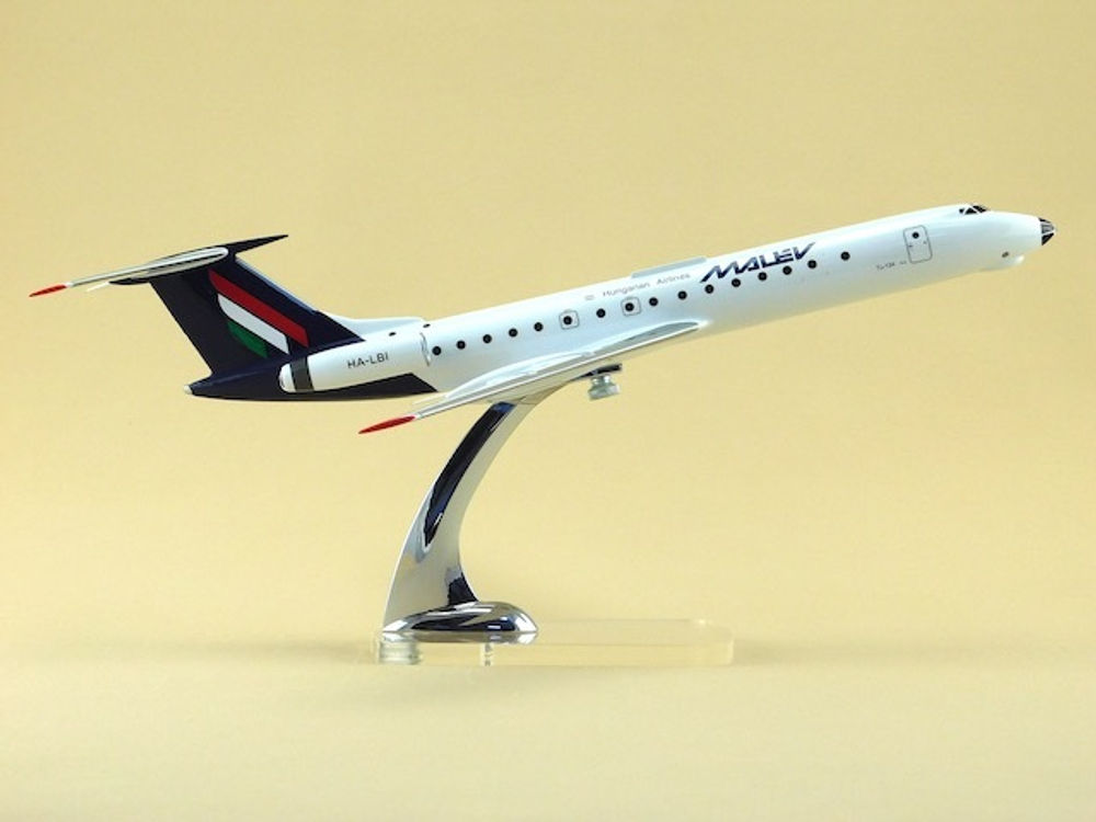 Модель самолета Ту-134А-3 (М1:100, Malev )