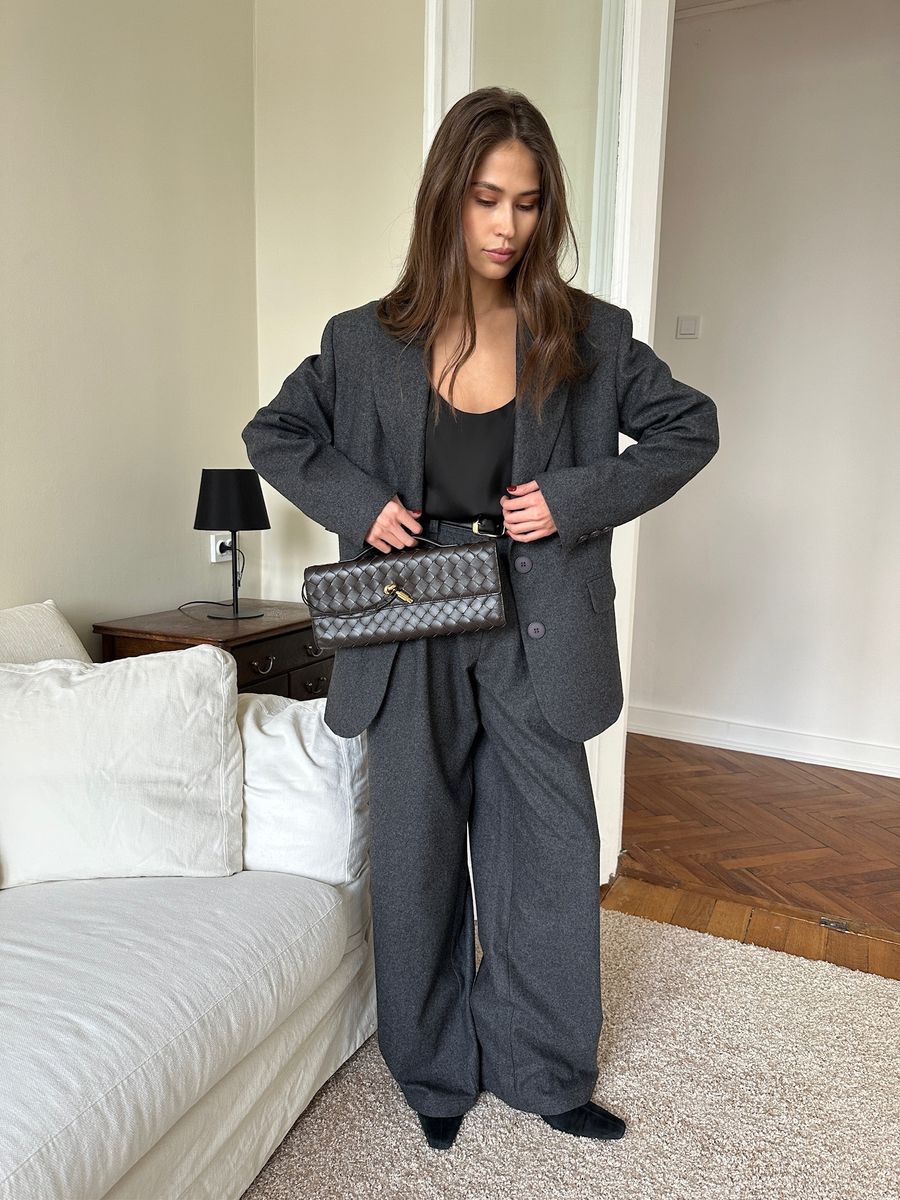 Брюки из шерсти на заниженной талии со складками графит