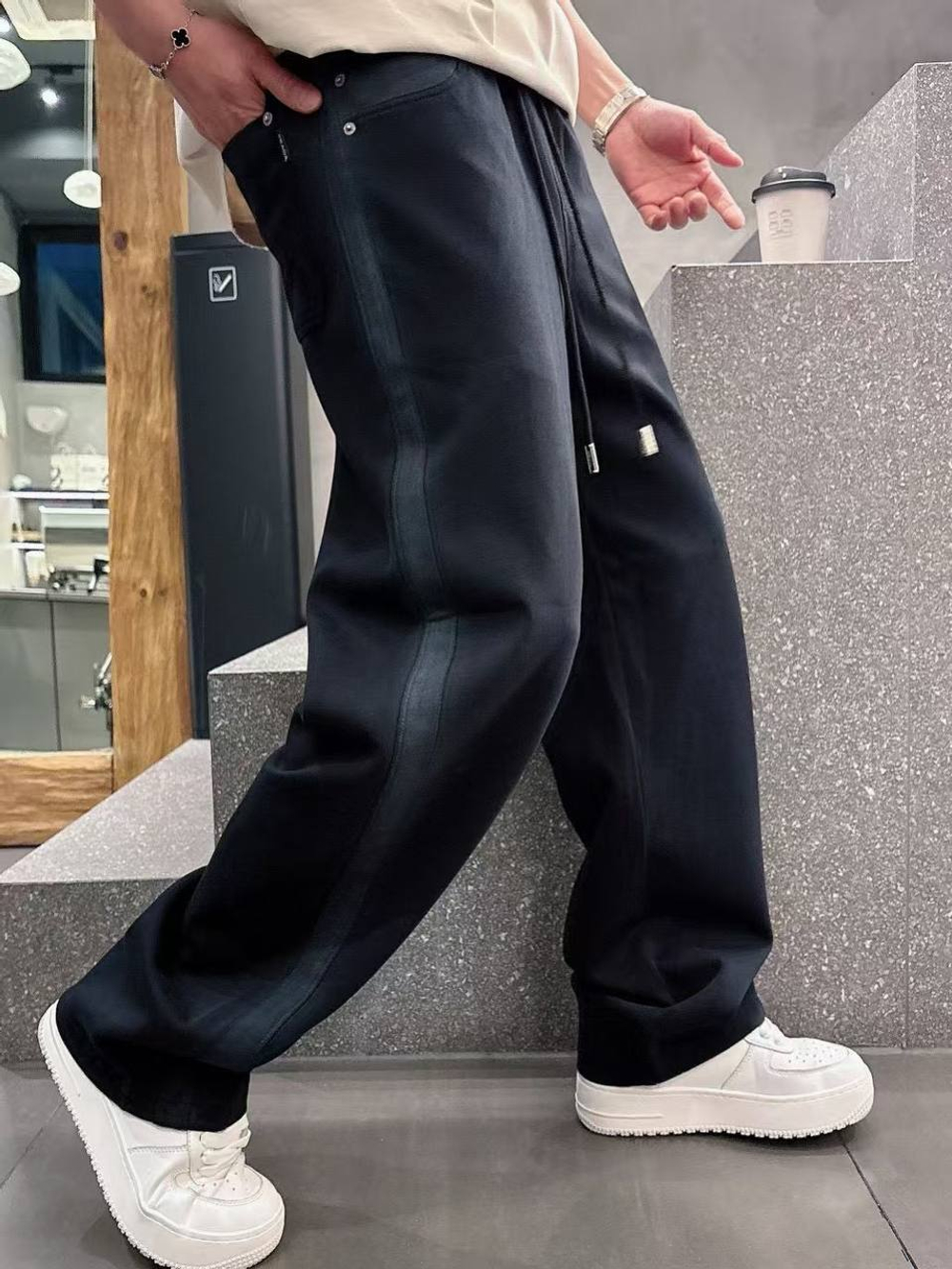 Спортивные штаны Balenciaga