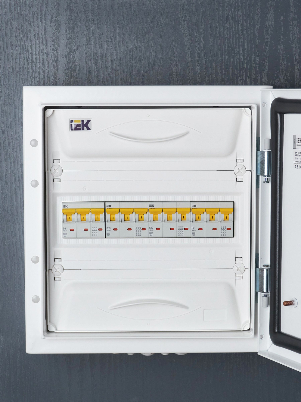 KARAT Автоматический выключатель ВА47-60M 3P C 63А 6кА IEK