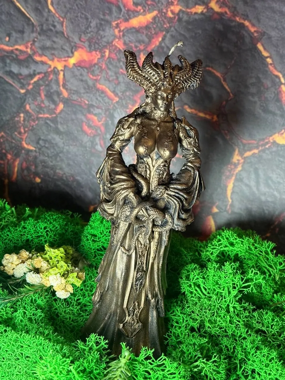 Богиня со змеями