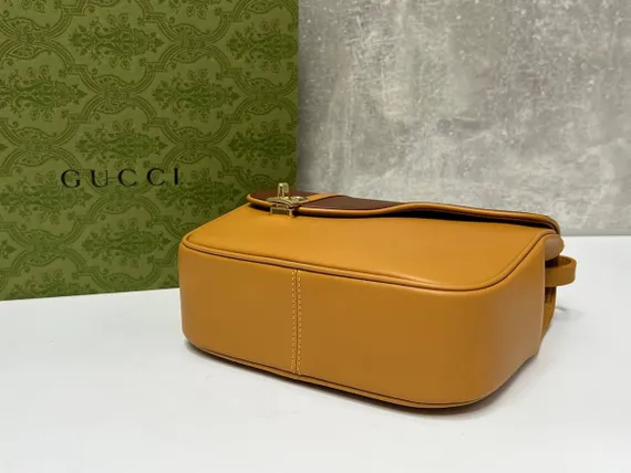 Кожаная сумка через плечо Gucci коричневый