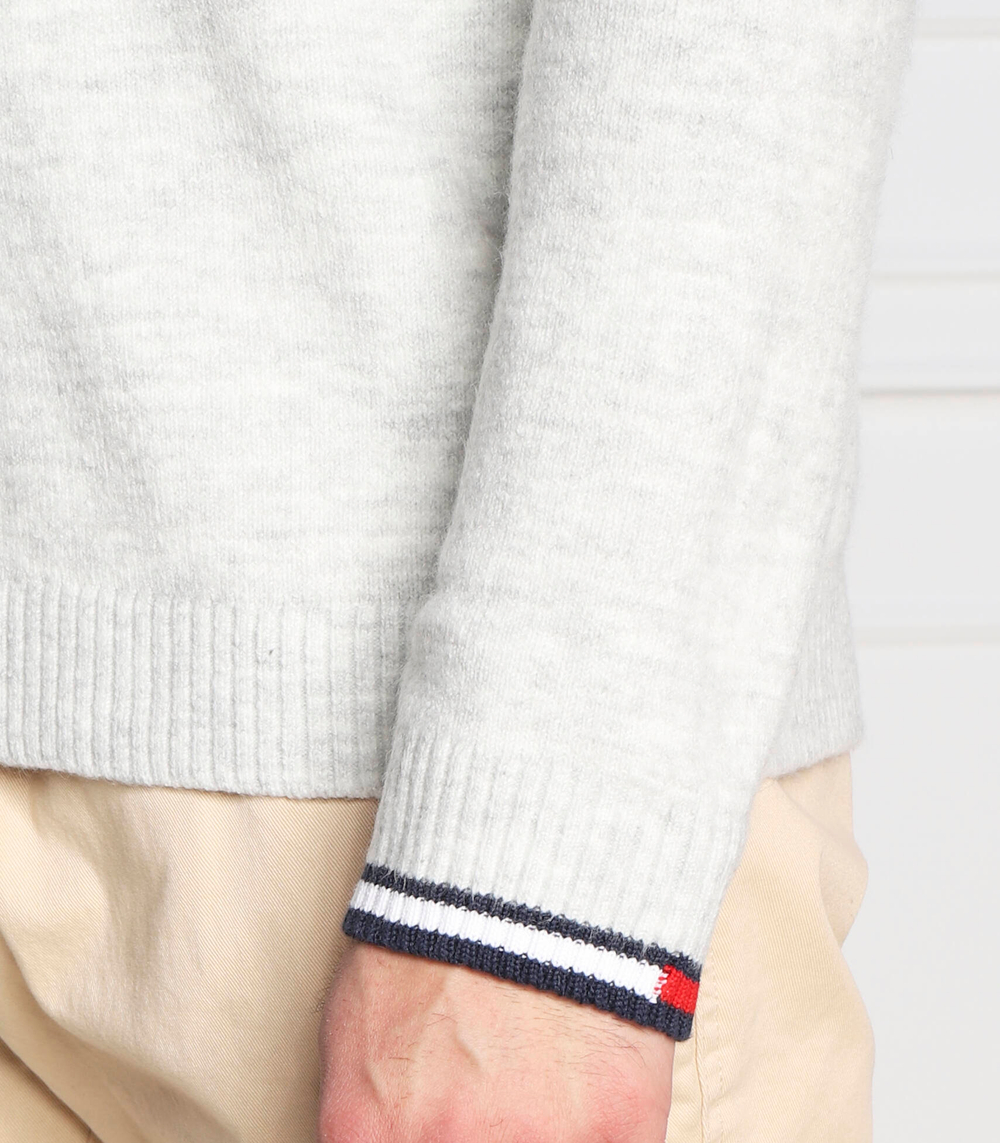 свитер badge Tommy Jeans - серый(DM0DM15065)