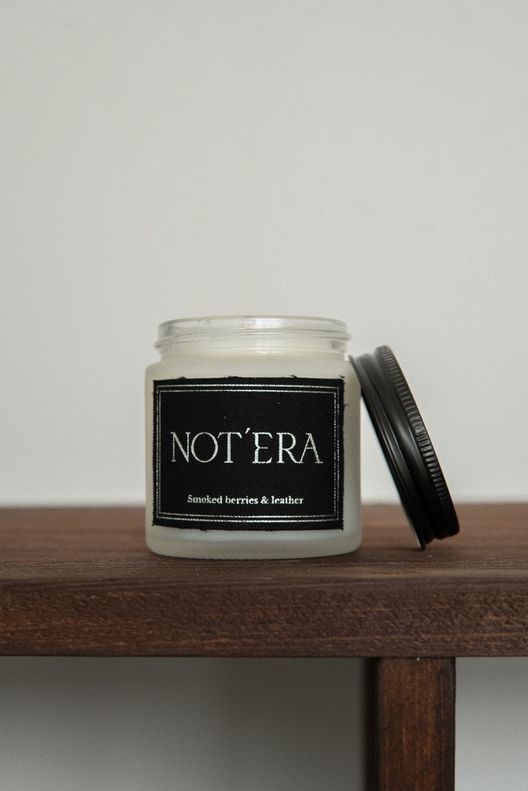 Ароматическая свеча Smoked berries & leather, 100 мл / Notera