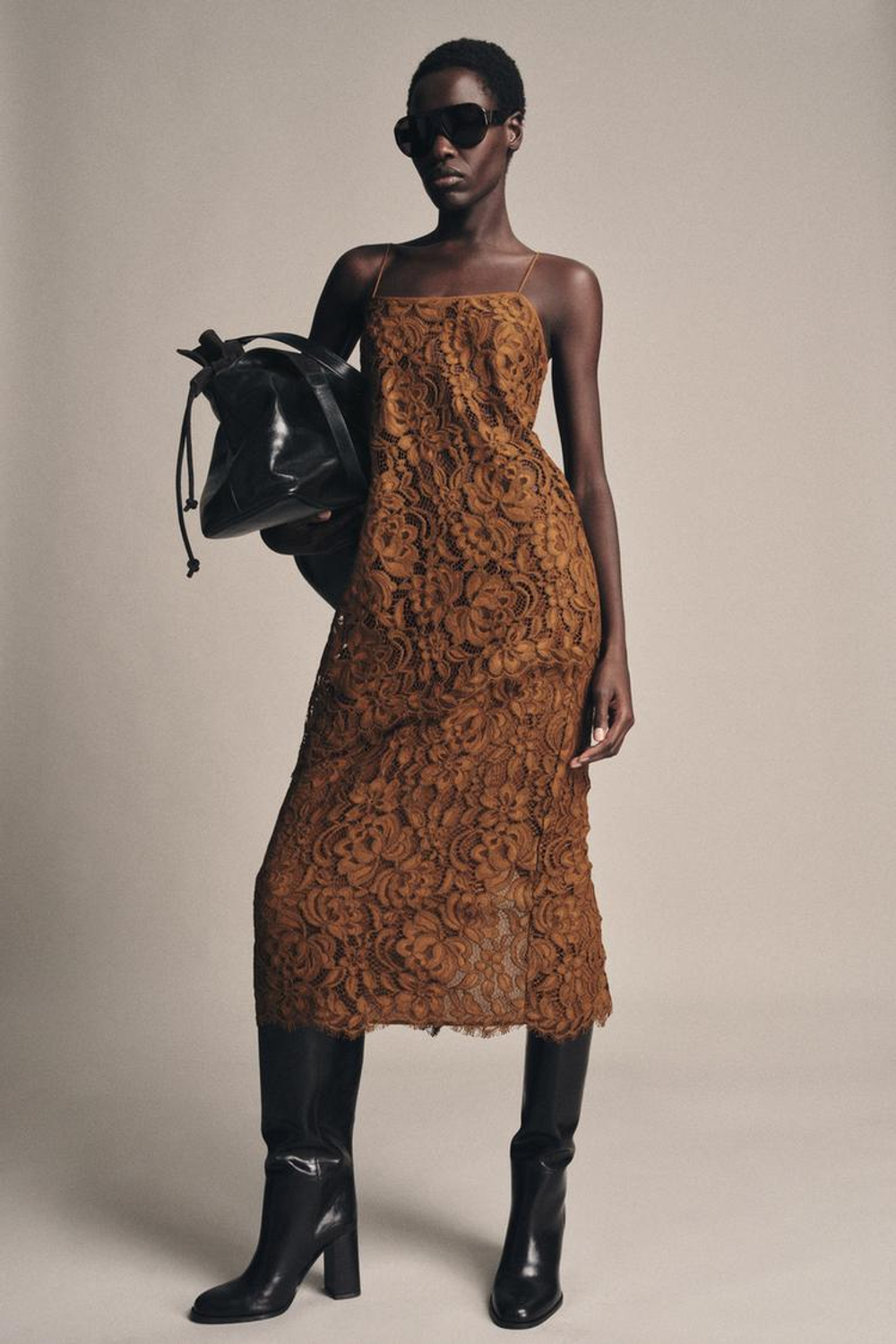 ZARA КРУЖЕВНОЙ ТОП НА БРЕТЕЛЯХ — ZW COLLECTION LIMITED EDITION, ГОРЧИЧНЫЙ