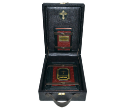 Набор из кожи в кейсе "Иллюстрированная библия+молитвослов"