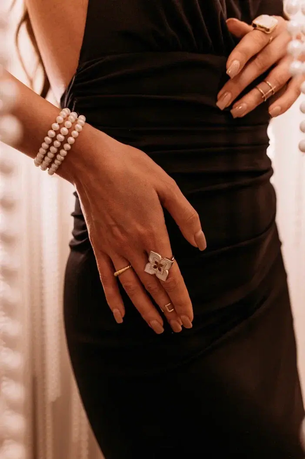 Кольцо "TRUE FLOWERS" с перламутром и фианитами в золочении