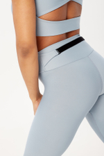 Легинсы с высокой талией