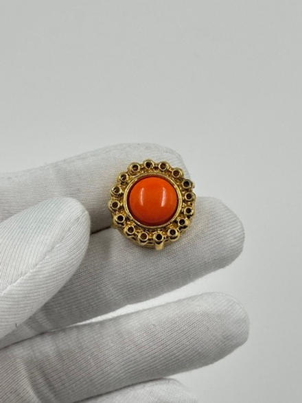 Накладка на пуговицу с оранжевой вставкой