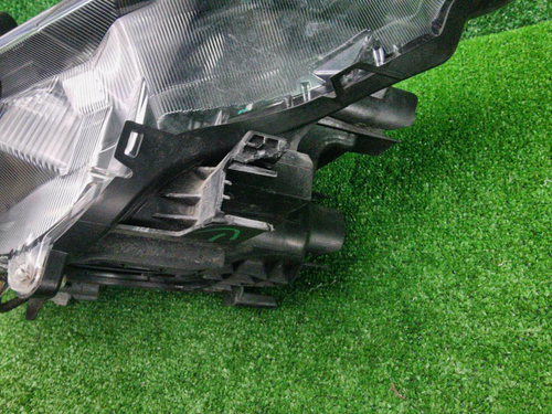 Фара левая Toyota Rav 4 CA40 (2015-2019) LED