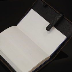 Ежедневник А5 «Герб РФ» (съемная обложка из натуральной кожи) с хлястиком в футляре