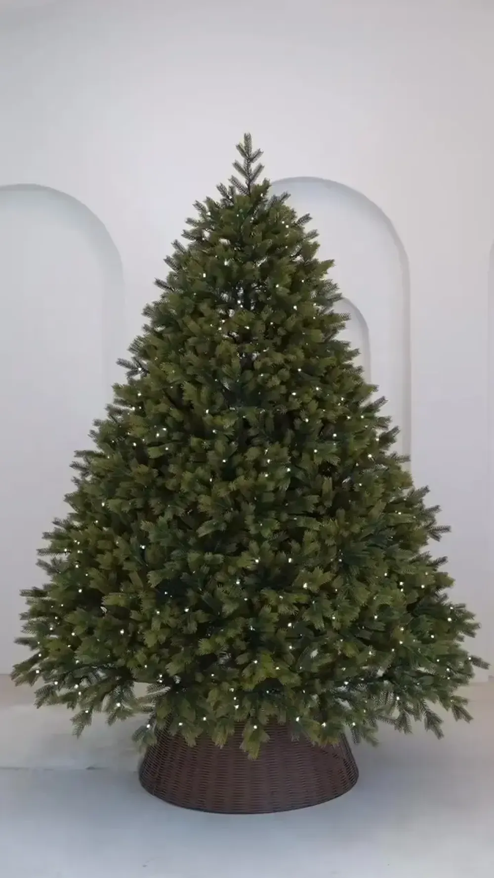 Елка с гирляндой «Эрмитажная» (Литая хвоя) от 1,5 м до 2,7 м