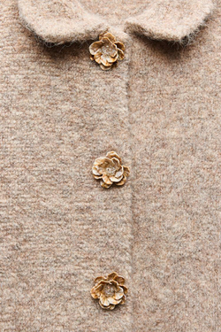 ZARA КАРДИГАН ИЗ ИСКУССТВЕННОГО МЕХА С ПУГОВИЦАМИ В ВИДЕ ЦВЕТОВ, СЕРО-КОРИЧНЕВЫЙ