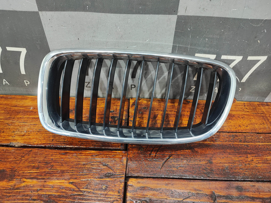 Решетка радиатора левая BMW 3-Series (F30) 11-16 Б/У Оригинал 51137405835