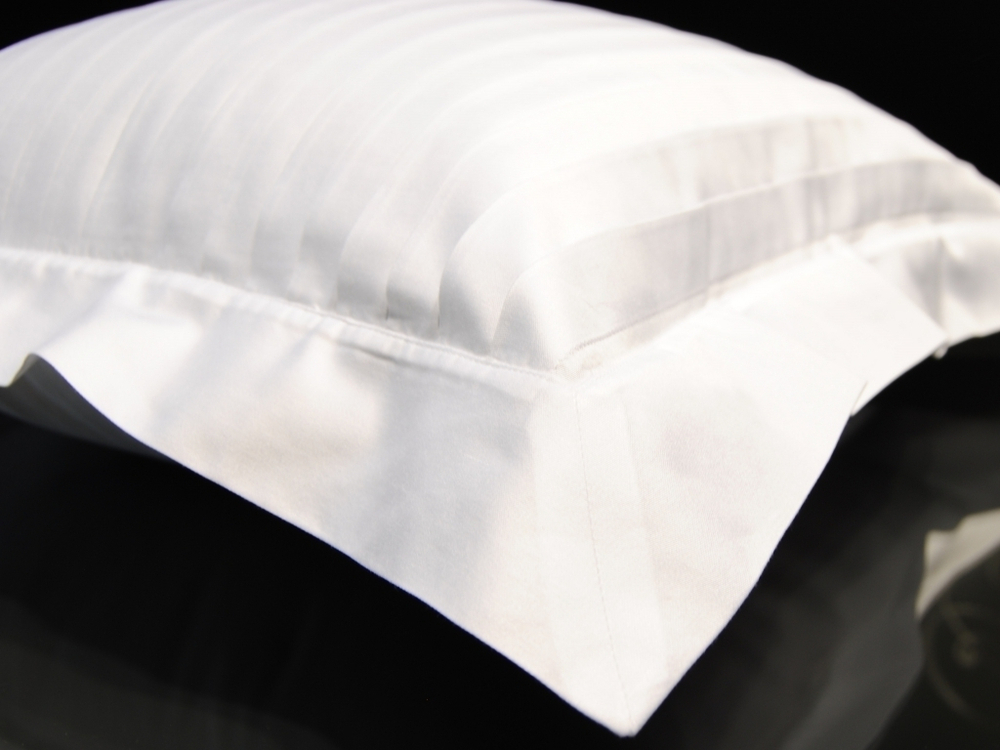 Наволочка 50х75 Christian Fischbacher Luxury Nights Pleats 701 белая Швейцария