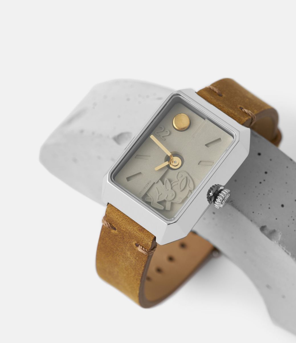 22 Studio Limited Rabbit Edition Silver Woman — женские часы с циферблатом из бетона