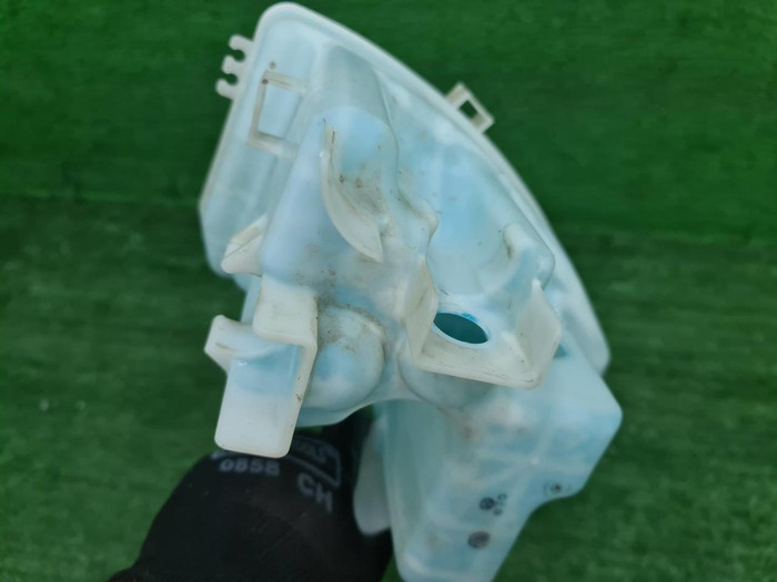 Бачок омывателя Toyota Camry xv70 (2017-н.в.)