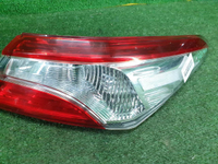 Фонарь правый внеш Toyota Camry xv70 17-нв галоген