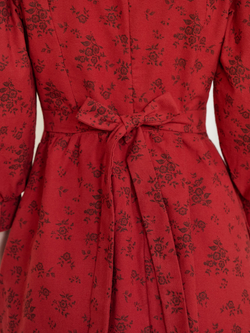 Платье с вырезом-сердечко