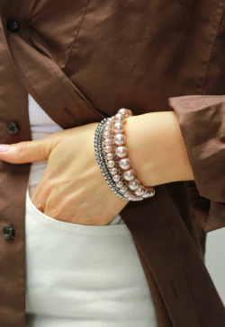 Браслет "Glam" из жемчуга розовый щербет,венец. стекла и гематита, застежка из натуральной кожи
