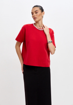 Футболка с кристаллами на воротнике