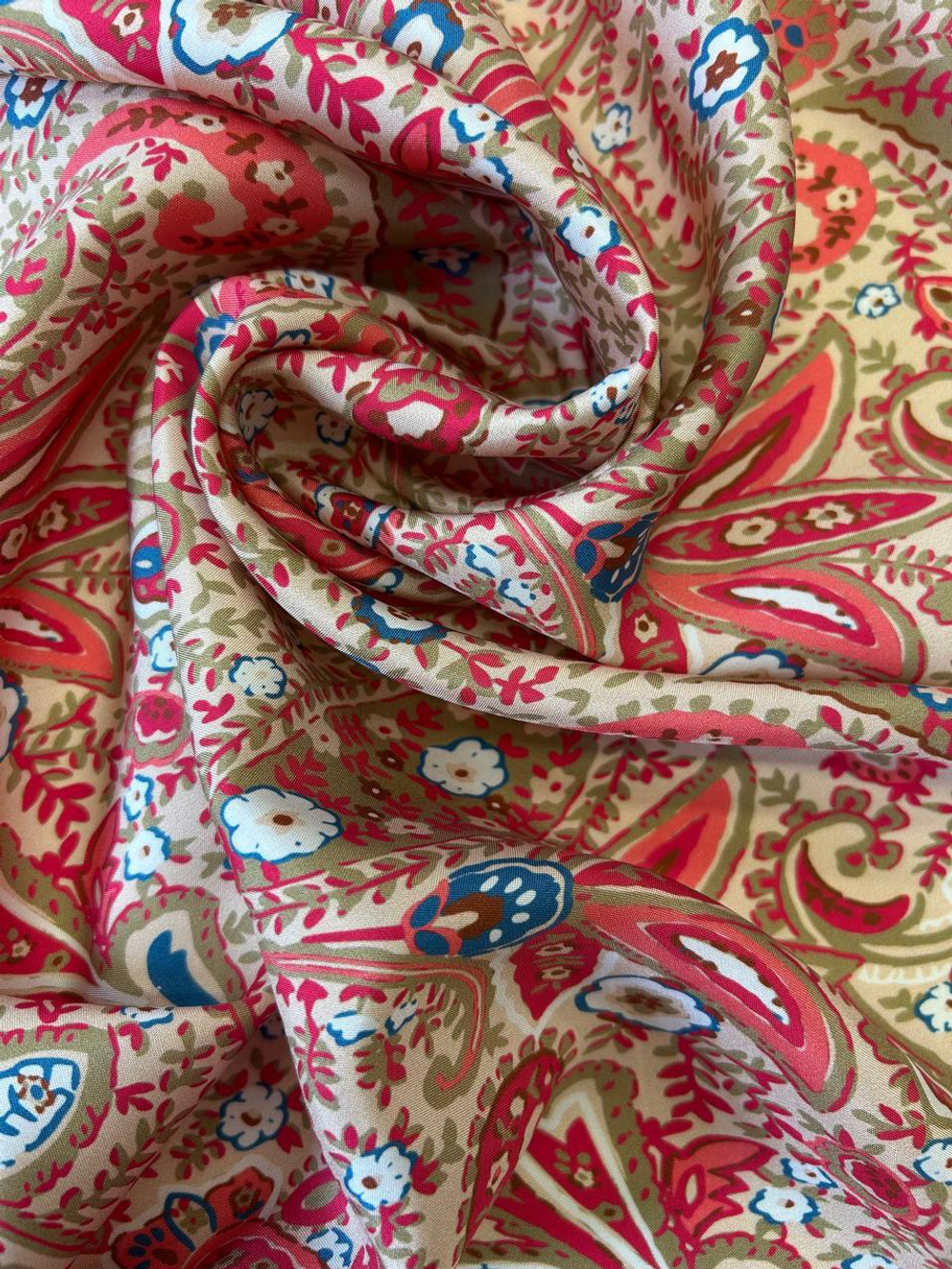 Шелк Etro кремовый с крупным пейсли и цветами