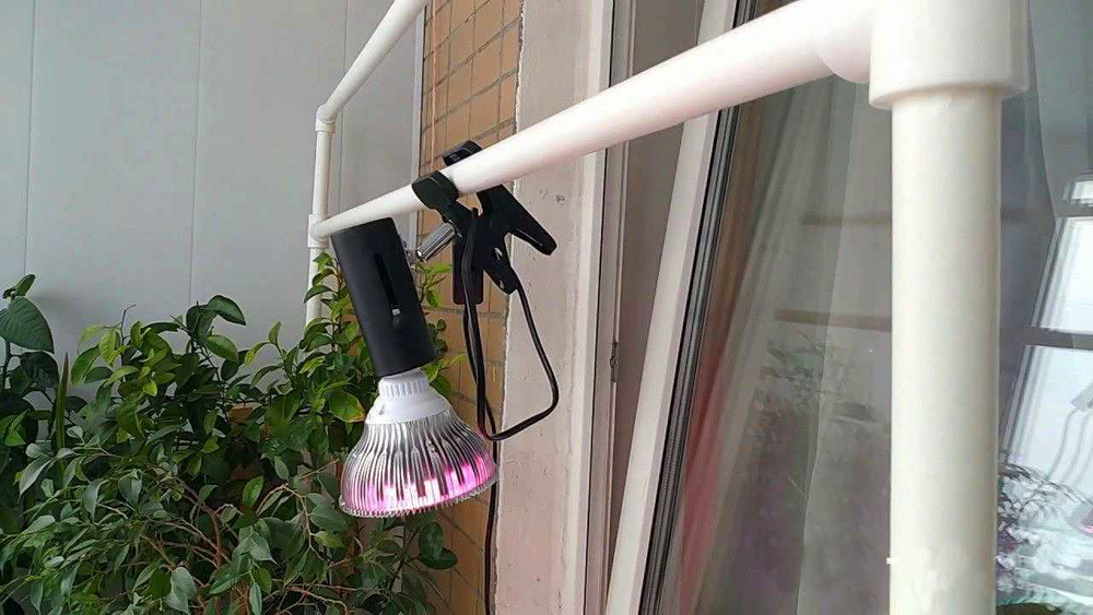 Патрон-прищепка EcoLight E27 с выключателем