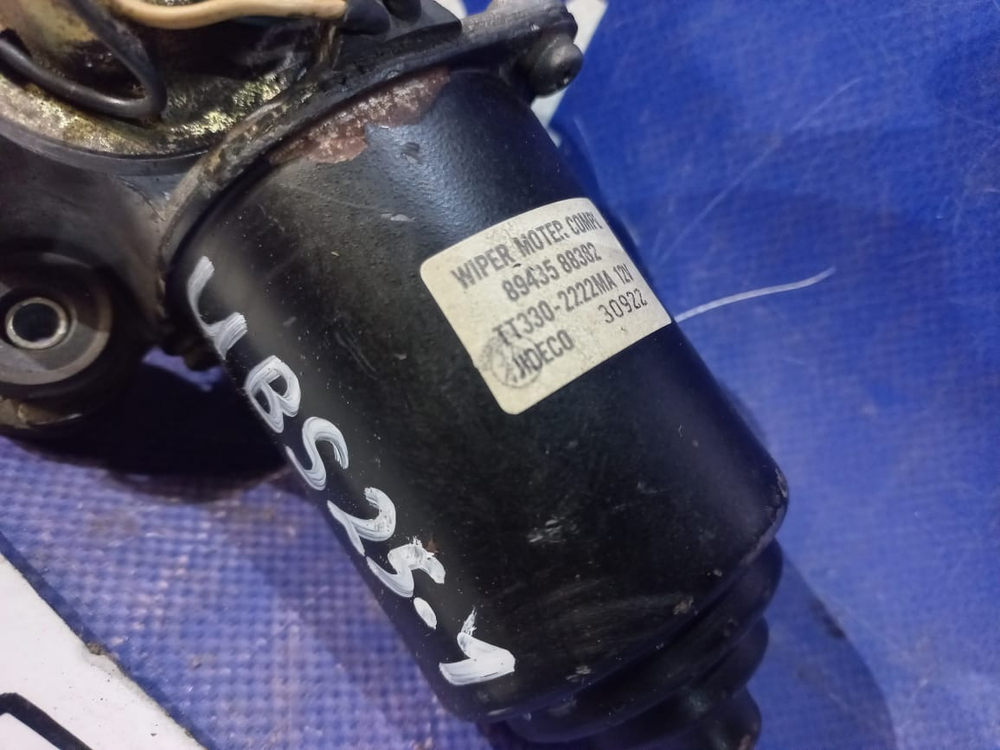 Моторчик переднего дворника ISUZU BIGHORN 1994