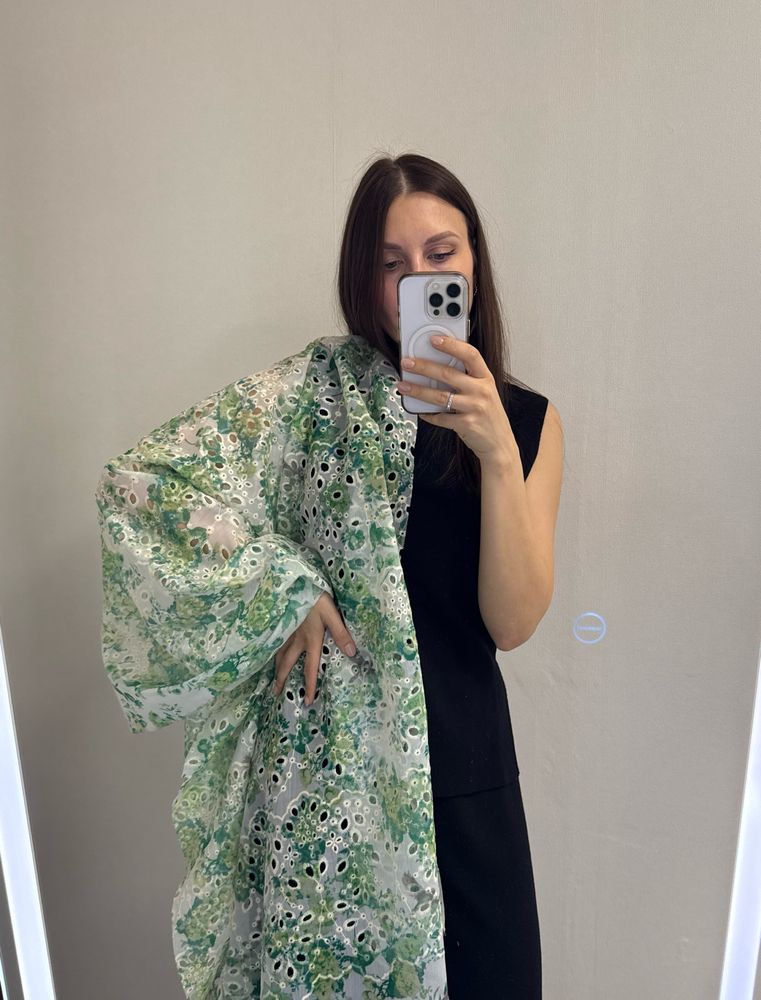 Вышивка (зелёный фон)