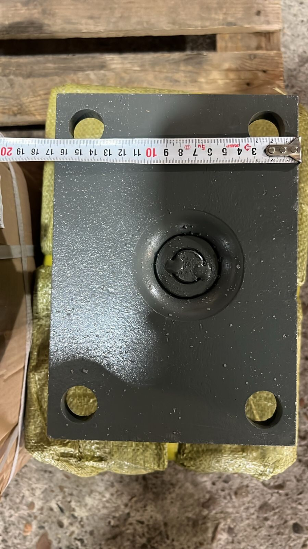 Подушка задней рессоры (6 отверстий) AZ9725520276/278