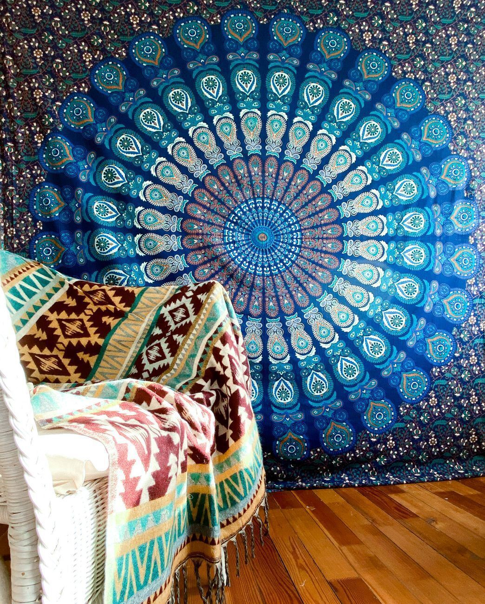 Этническое полотно с мандалой