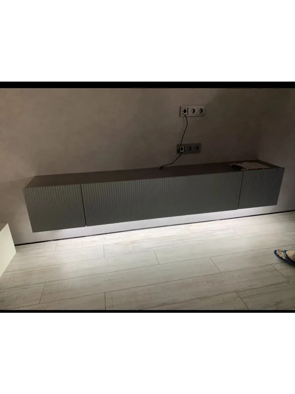 Тумба под телевизор подвесная 213х35х35 см