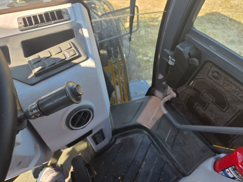 XCMG XC8* Экскаватор-погрузчик XC8-S2570  (Дизельный, 4,0 л, 100 л.с., АТ)