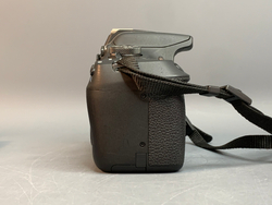 Canon 2000D Kit 18-55mm 3.5-5.6 III 2.518 кадров, царапина