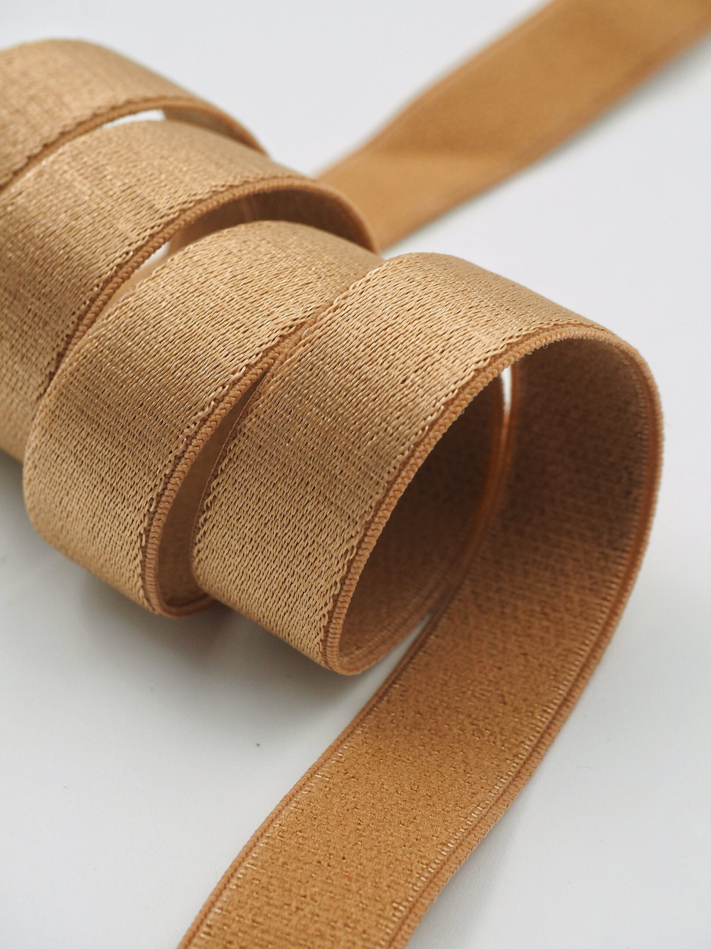 Резинка бретелечная загорелая телесная глянцевая ширина 15 мм