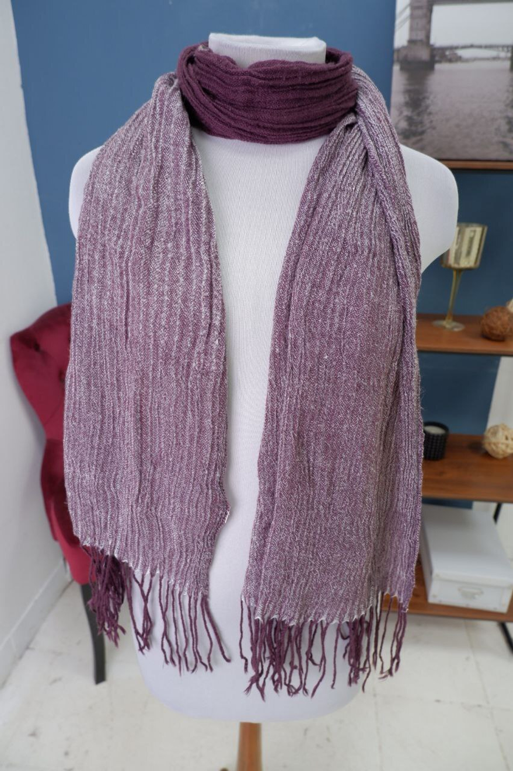 Шарф из вискозы с бахромой