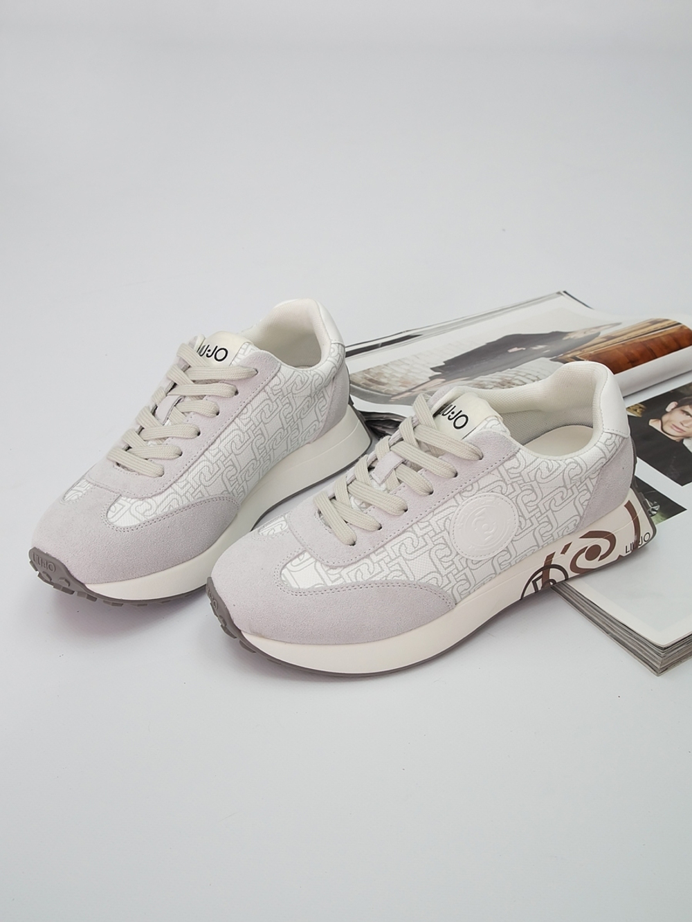 Кроссовки женские демисезонные