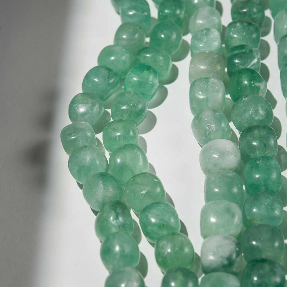 Зеленый флюорит натуральный, фриформ, 14,5-18*15-17мм