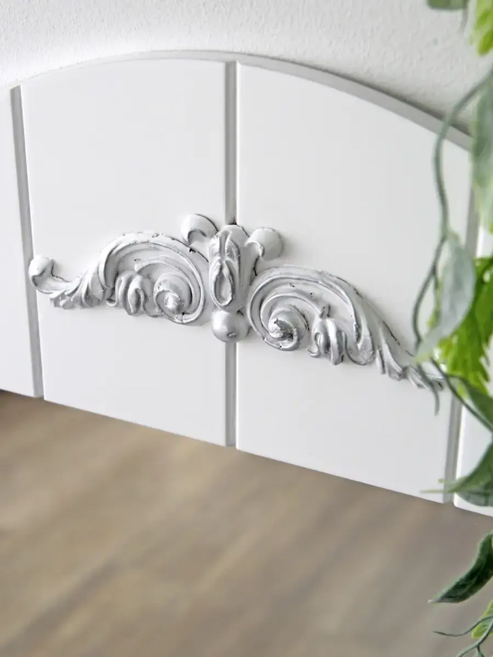 Зеркало настенное с полкой в белой раме "Прованс"