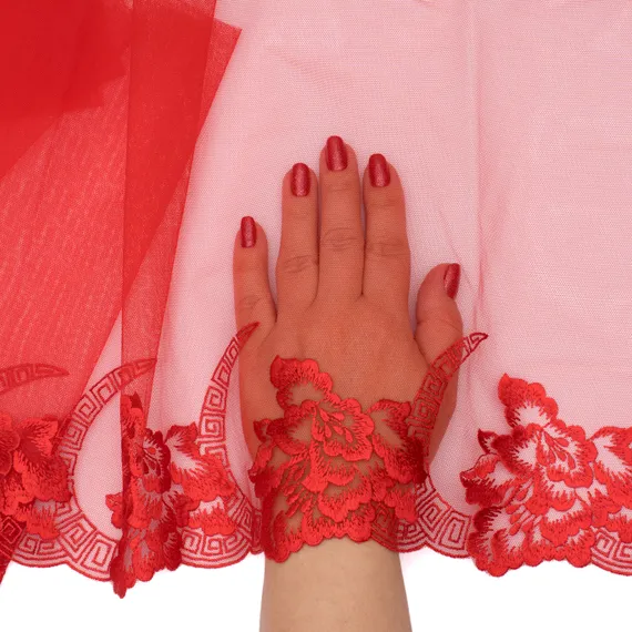 Вышивка на сетке красная (правая) 25 см