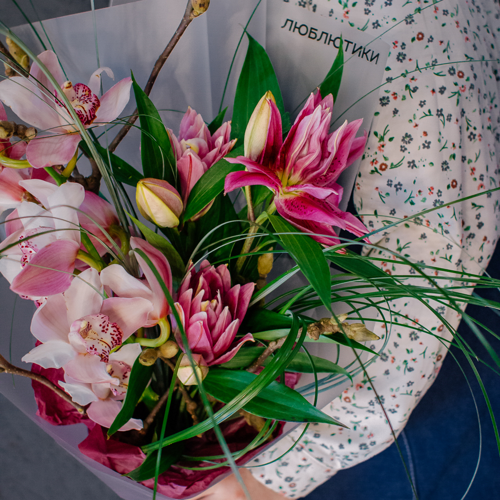 175. Трендовый премиальный букет с лилией и орхидеей