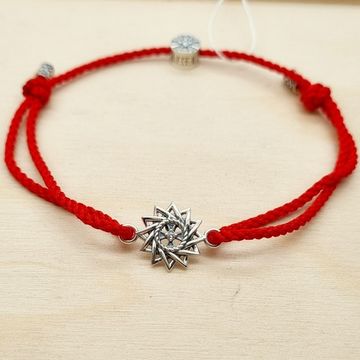 Красный браслет с Эрцгаммой и бусиной Спаси и Сохрани