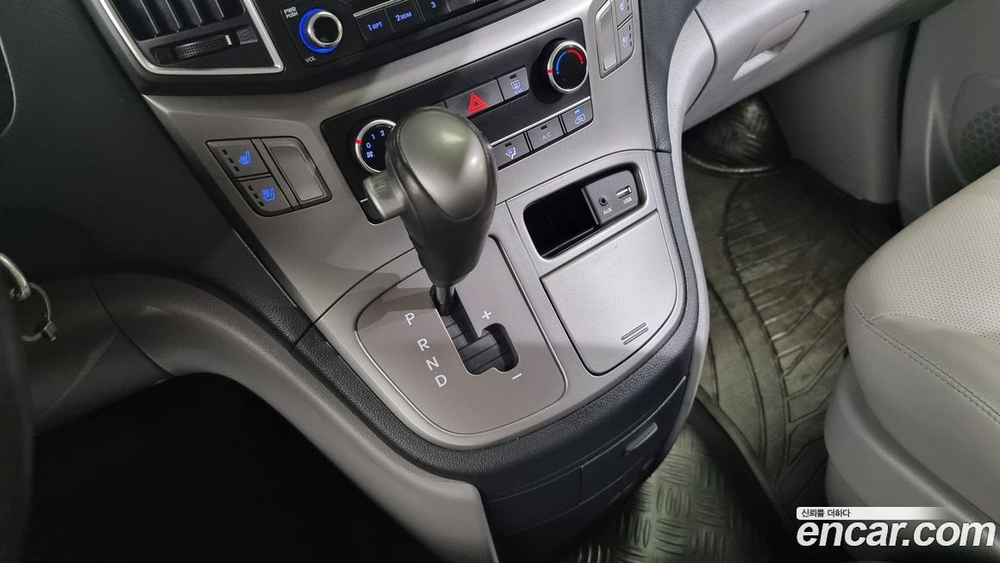 Hyundai The New Grand Starex Van 5-и местный (09.2020)