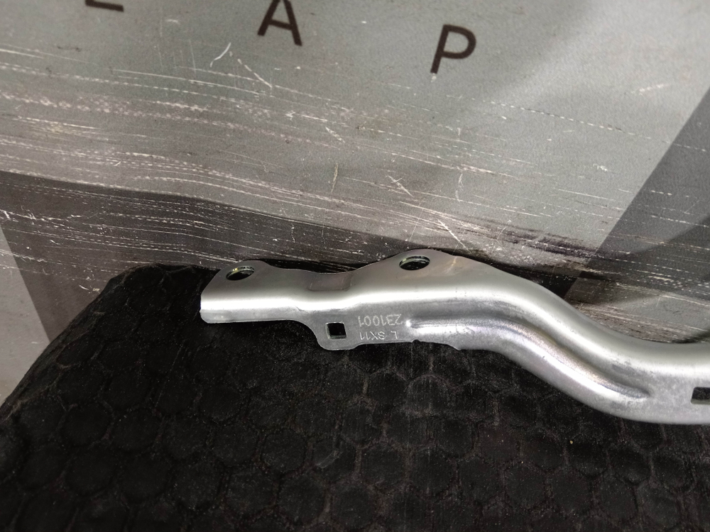 Петля капота левая Geely Coolray 19-нв Новая Оригинал 5032037600