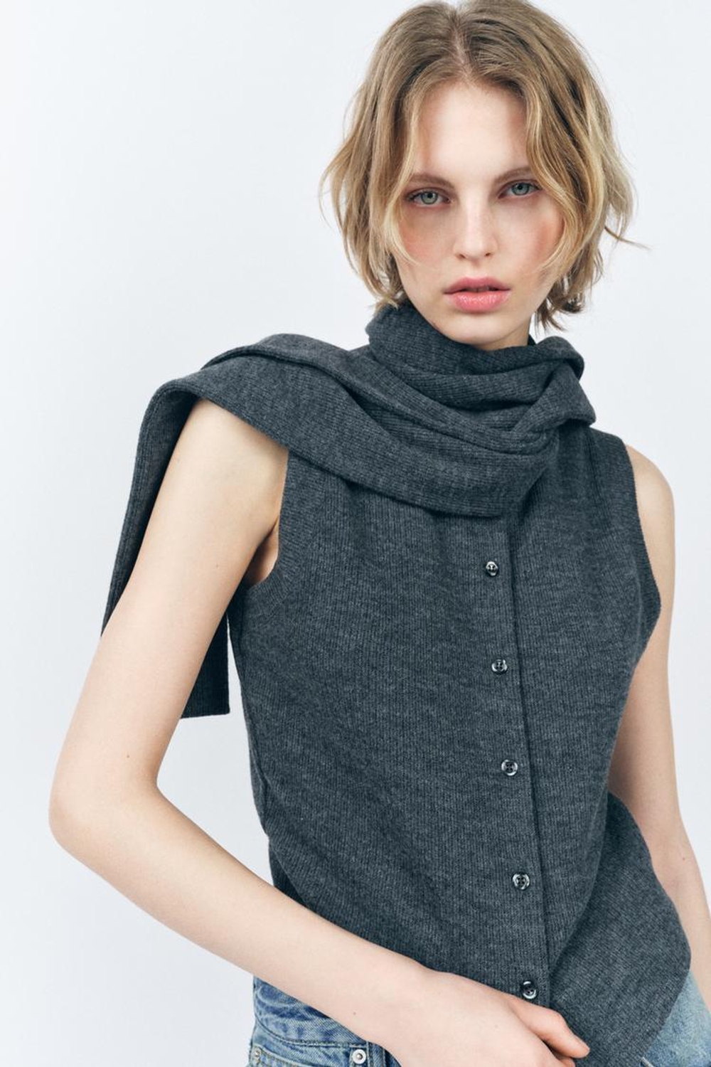 ZARA ЖИЛЕТ С ПУГОВИЦАМИ И ШАРФОМ, СЕРЫЙ С МЕЛАНЖЕВЫМ ЭФФЕКТОМ