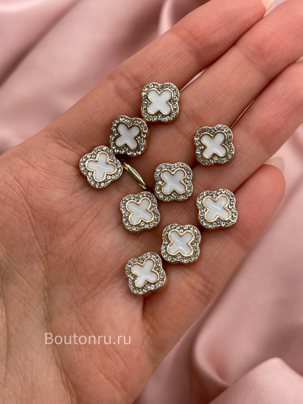 Пуговицы цветок белые золотистые со стразами в стиле ван кл