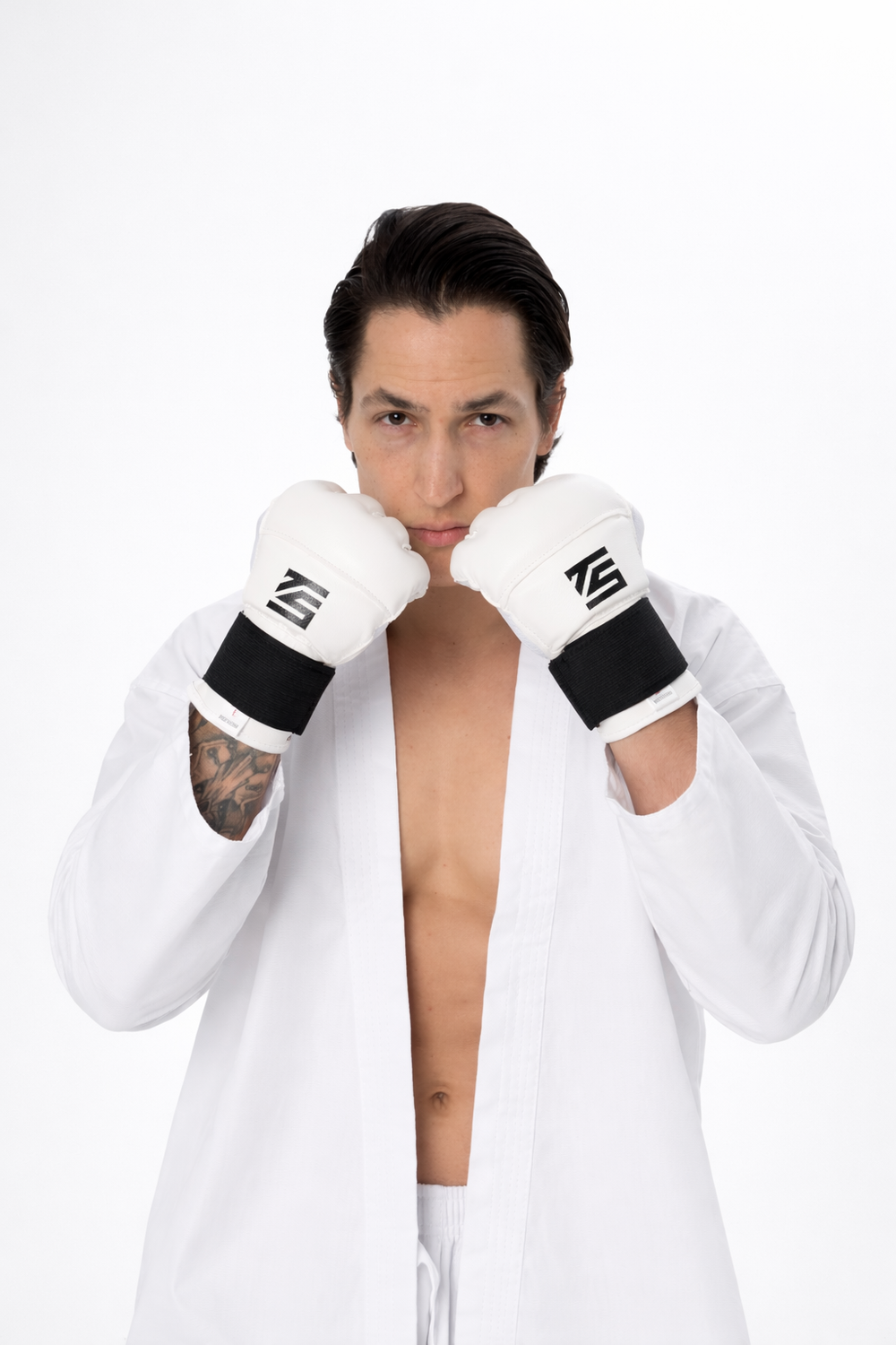 Перчатки для каратэ тонкие Tomorrow star