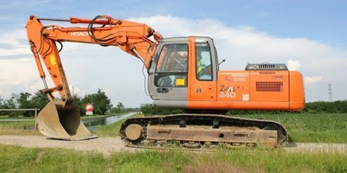 Экскаватор гусеничный Hitachi ZX 240 LC-3