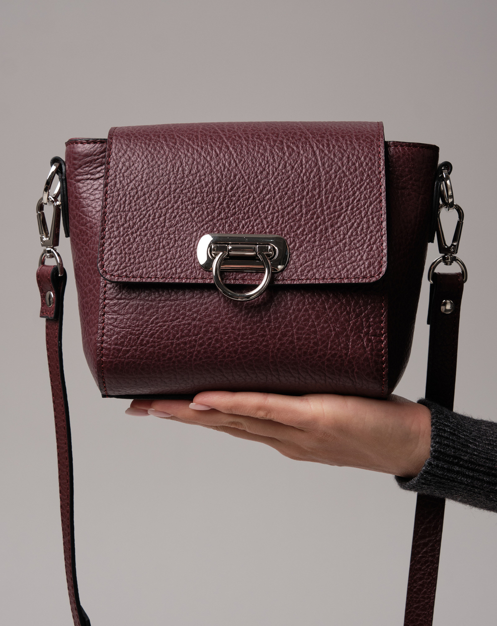 Сумка кожаная через плечо бордо/бизон