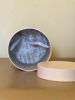 Шляпная коробка эконом 14 см . Цвет; Белый . Розница 350 рублей .